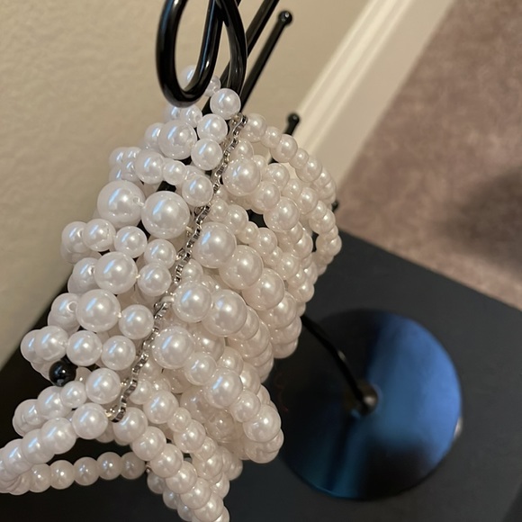 White pearl brackets with silver - Picture 2 of 2
